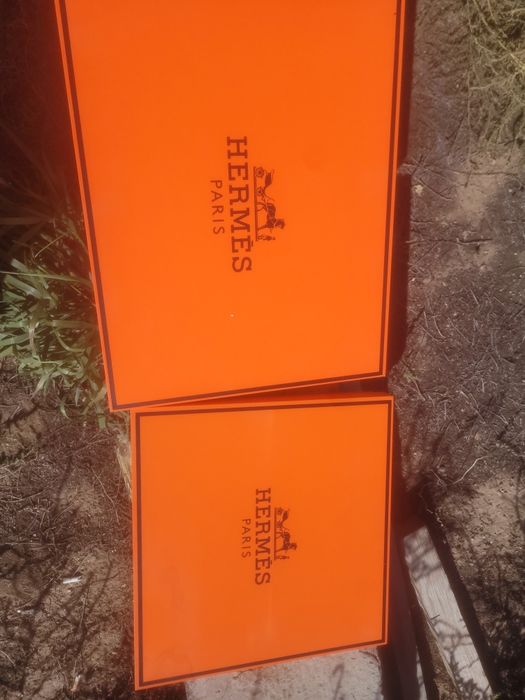 Коробки Hermes пустые, по 5000 каждая