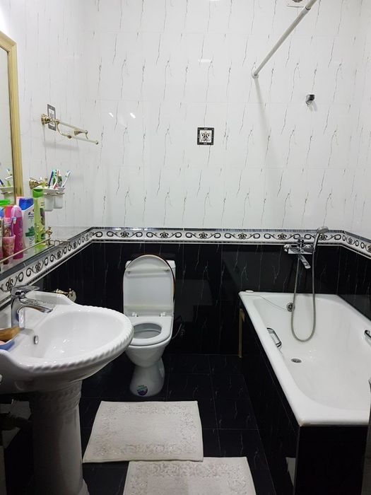 Продаётся трёхкомнатная квартира в банковском доме.