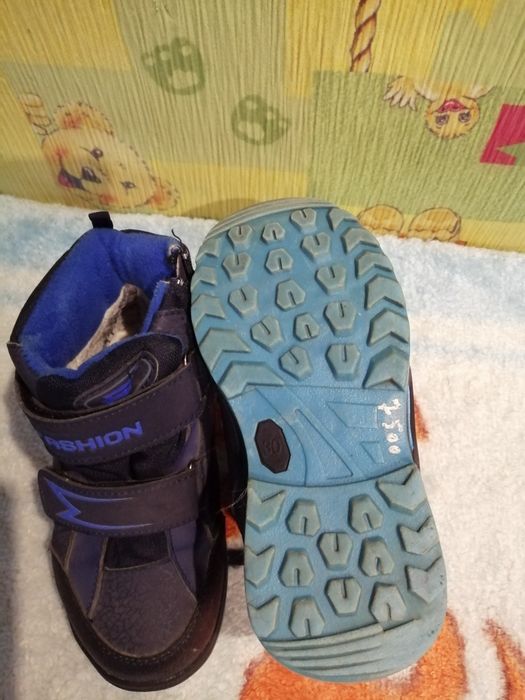 Продам зимние детские ботинки