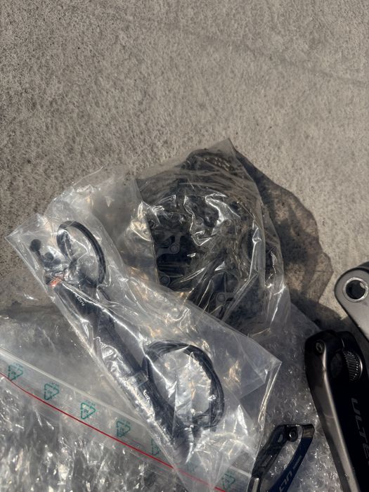 Groupset complet Ultegra Di2  R8170 + powermeter 4iii
