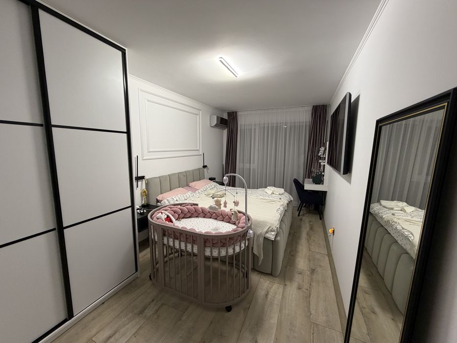 Apartament 3  camere cu etaj ,curte 40mp,parcare subteran cu incarcare