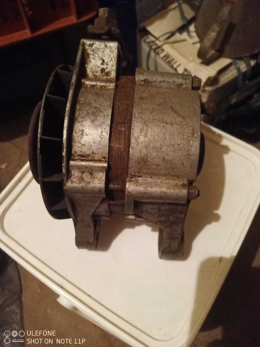 Части за УАЗ , алтернатор ,седалка и д-р.