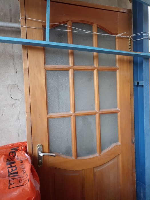 Деревянная дверь