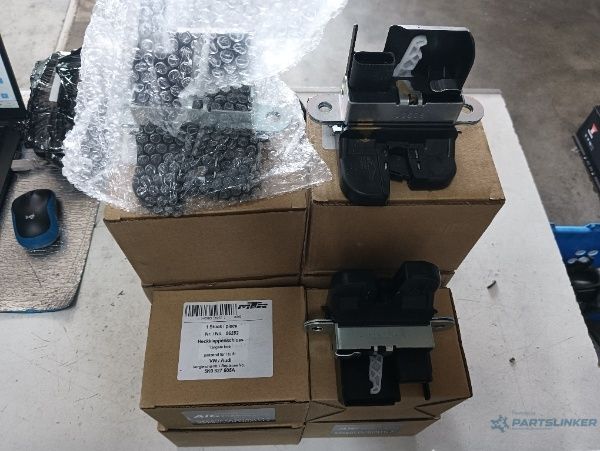 Broasca Haion Nou Volkswagen Golf V (1K1) [ 2003 - 2009 ] 5K0827505A O