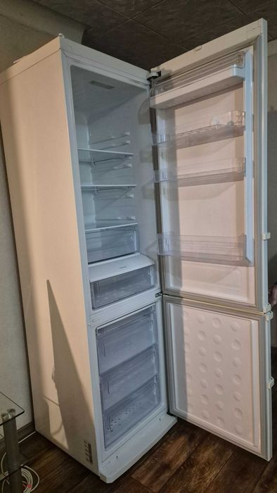 Холодильник Samsung