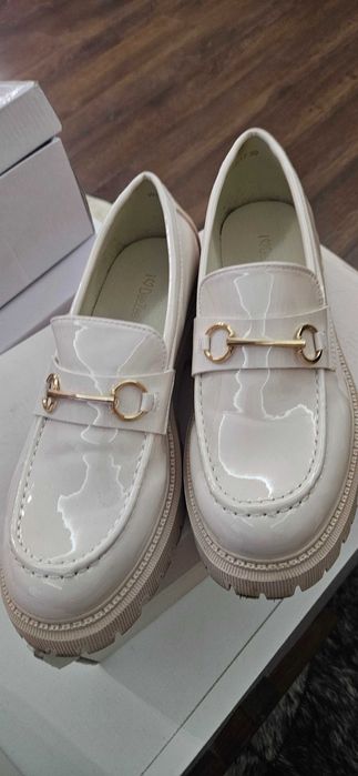 Дамски бежови обувки