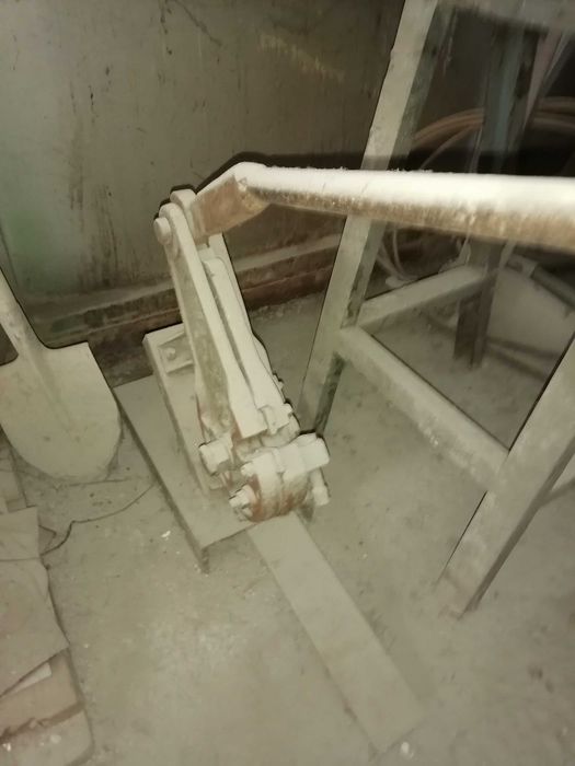 Foarfecă /ghilotina de tablă