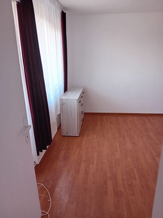 Închiriez apartament cu o camera