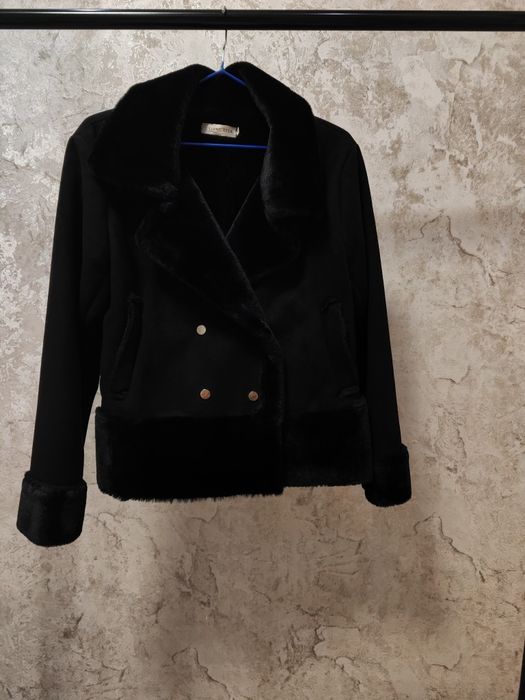 Дублёнка чёрная, новая. Тренч бежевый, б/у..