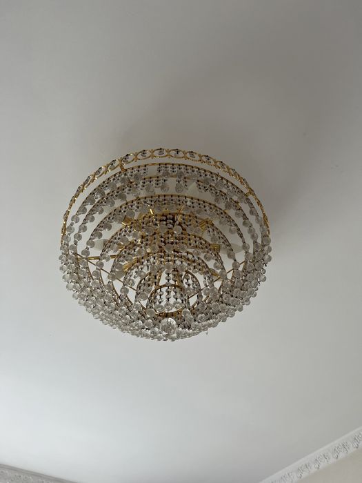 Продам красивую люстру