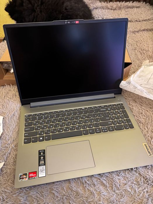 Lenovo IdeaPad Slim 3 16ABR8