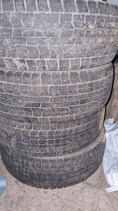 Продам шины 215 65 р16