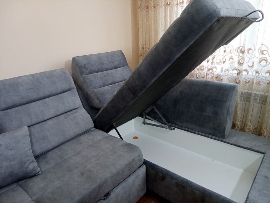 Диван угловой высокий