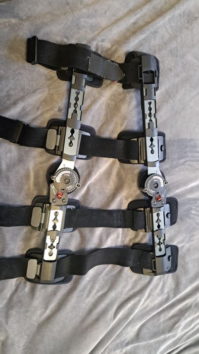 Vând orteza postoperatorie