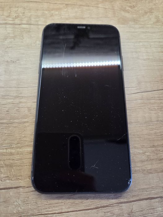 Apple iPhone 11 Black 64 GB – Funcțional, display crăpat