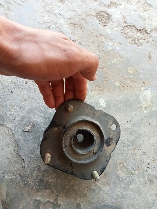 Мазда кронс 626.