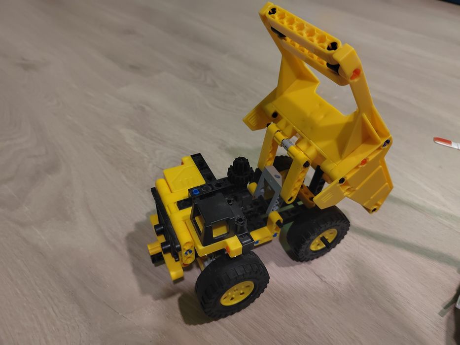 Два конструктора Clementoni + подарък