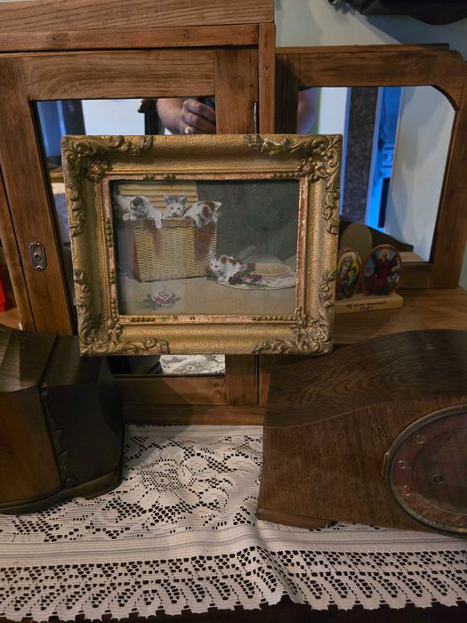 Стари рамки със различни мотиви.