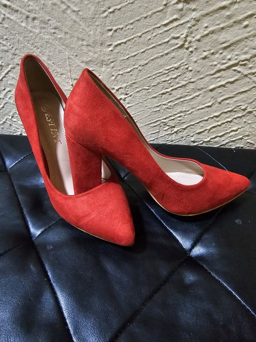 Pantofi stiletto