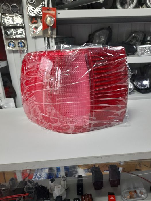 Задний поворотник АУДИ 80 Б4