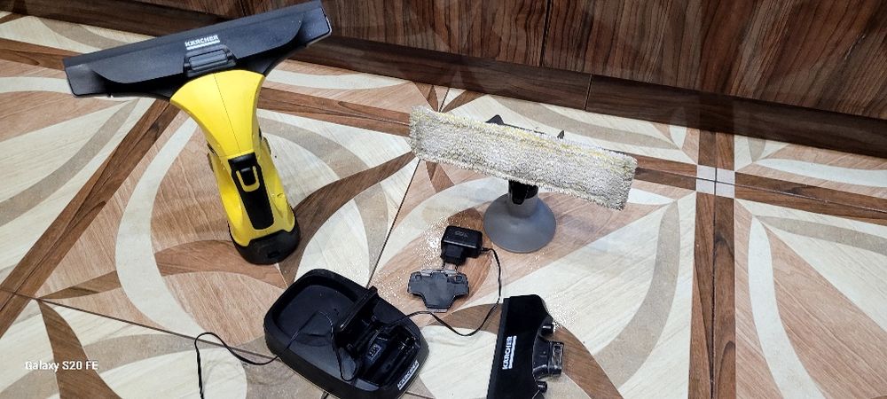 Акумулаторна стъклочистачка Karcher WV 5 Plus N Non-Stop Cleaning Kit