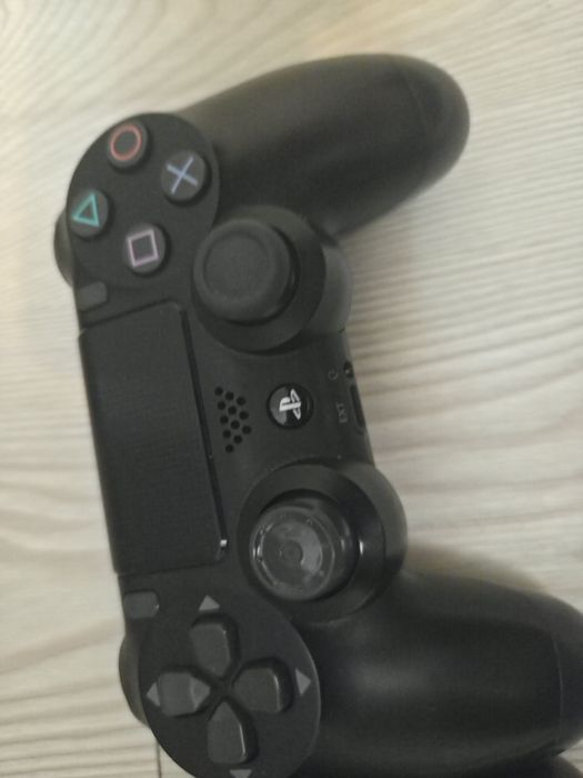 Ps 4 +2 kontrolera+hdmi+zaryadno za kontrolerite