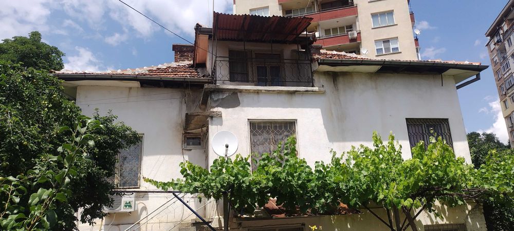 Продава се Къща в Казанлък - 300 кв.м за 797 €/кв.м - Снимка #2