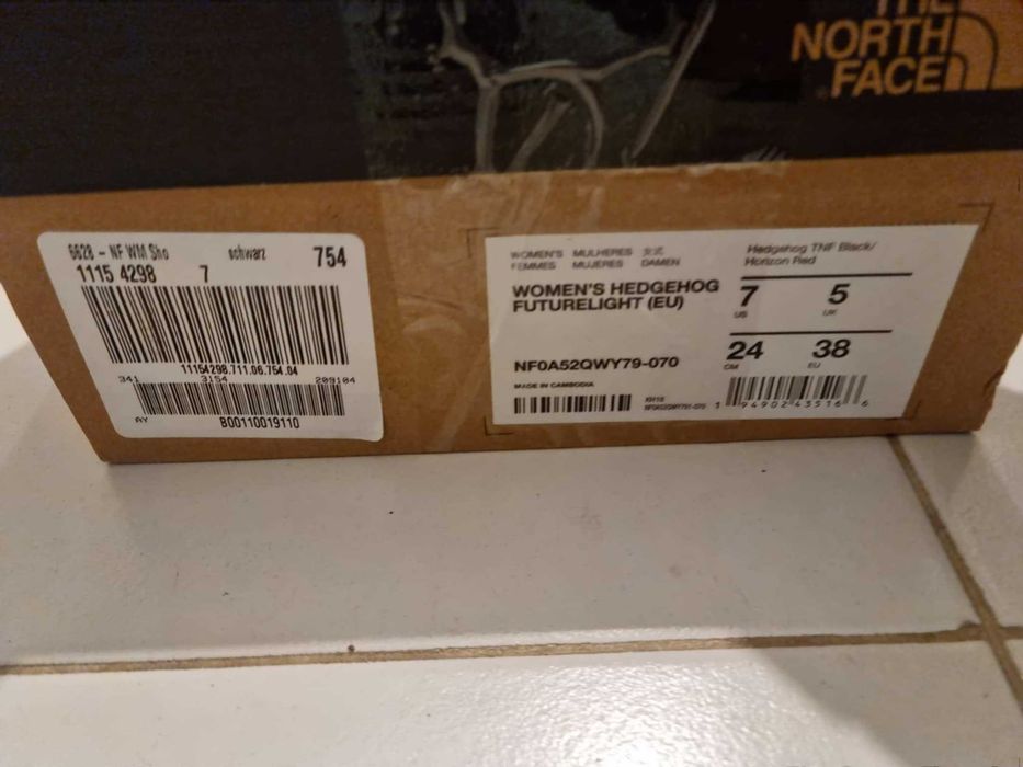 Дамски трекинг маратонки The North Face , номер 38,чисто нови с кутия