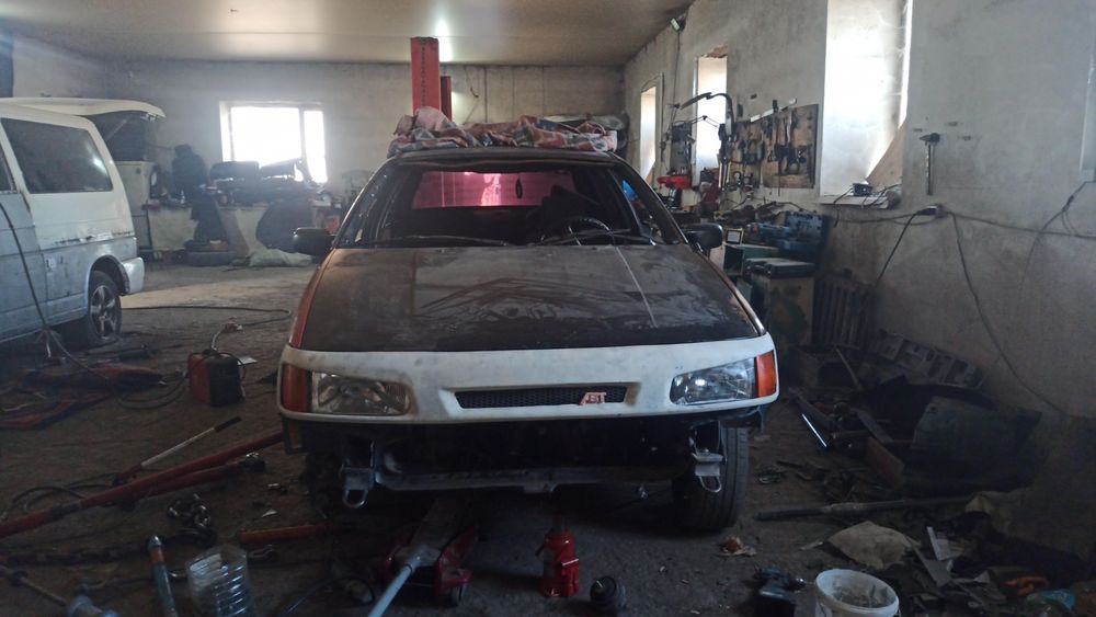 Костоправ Маляр , сварщик , бамперист .