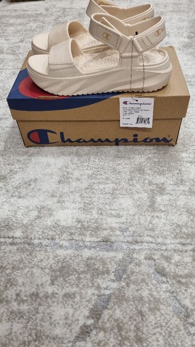 Нови сандали  Champion