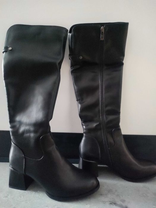 Дамски ботуши с дебел ток