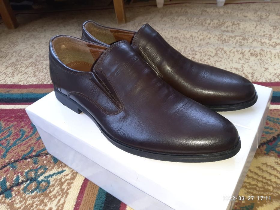 Арзан бағада Ерлер аяқ киімдері сатылады