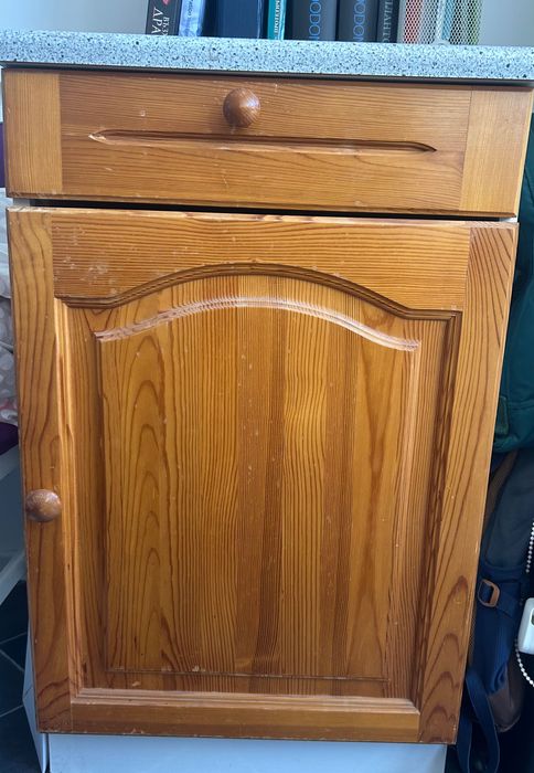 Дървени мебели, пералня, легла с матраци, използвани