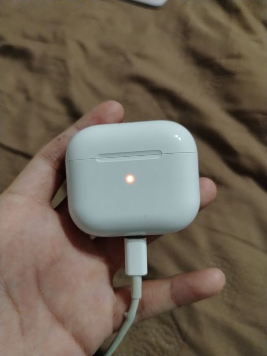 Продам наушники AirPods