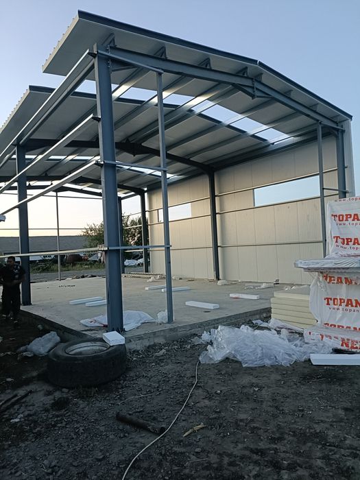 Hala pe structura metalica invelita 9x22