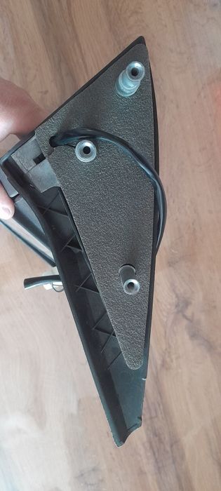 Продам правое зеркало нива шевроле