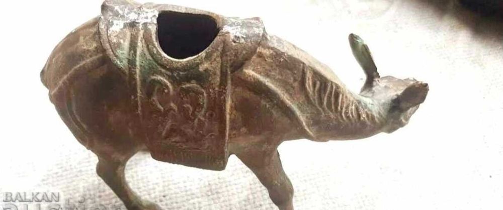 Бронзова кадилница, Бронзови статуетки