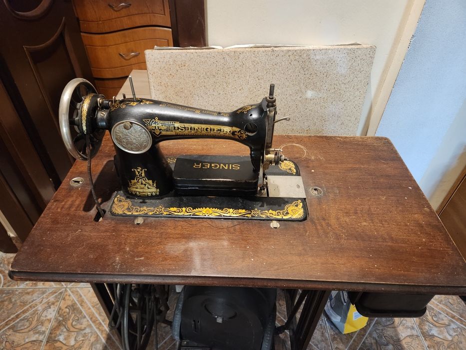 Masina de cusut singer  funcțională!!