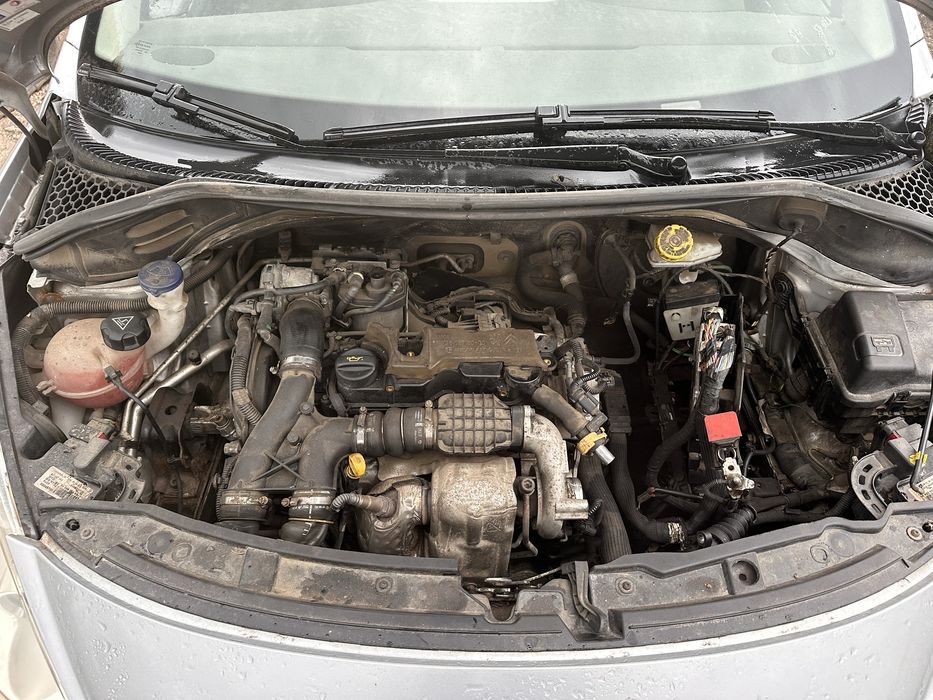 Dezmembrez  Peugeot 207