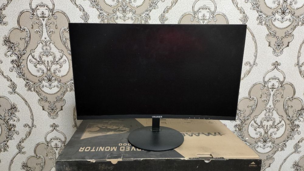 Продаются 16 компьютеров и 18 стульев