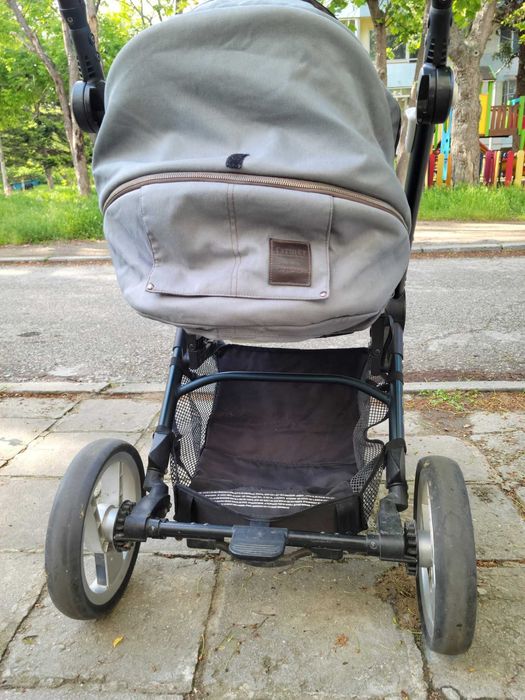 Mutsy Evo - в добро състояние.
Бебешка количка