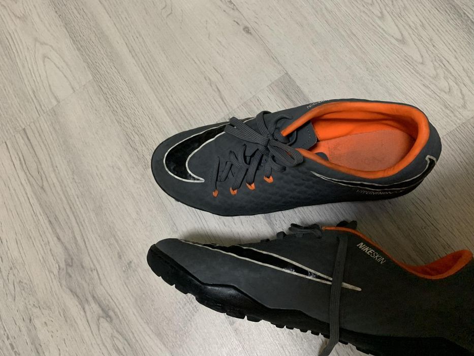 Футболни бутонки