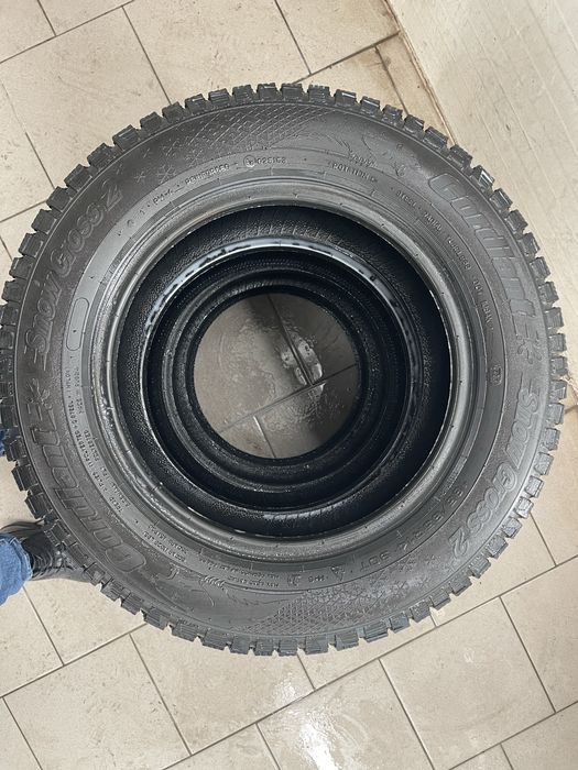 Продам зимний комплект резины в отличном состоянии