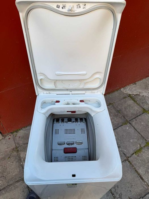 Пералня AEG L7TB73E Горно Зареждане Отваряне Бяла
