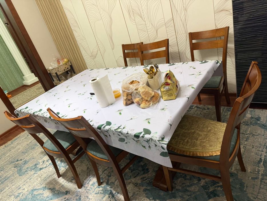 Стол и стулья 6 штук