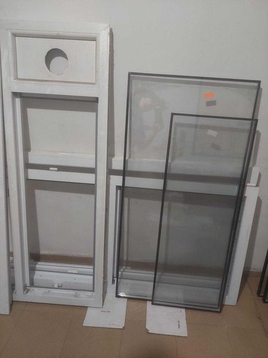 Продавам дограма KMG