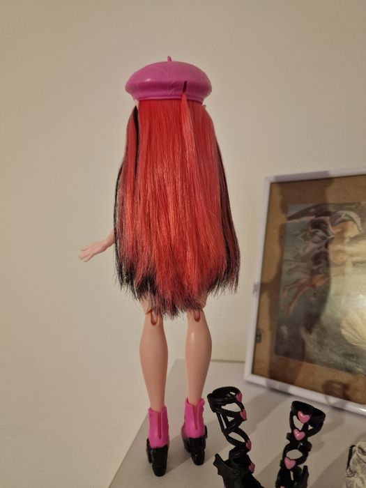Papusa Monster High Draculaura Skulltimate Secrets 1