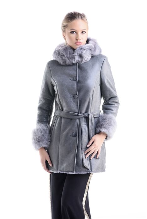 Cojoc Vesa cu gluga, blana naturala de miel si vulpe  polara