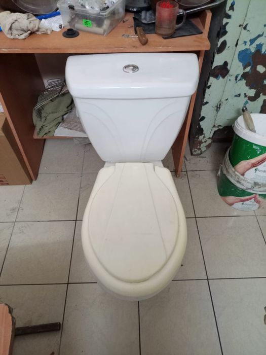 Продам унитаз в хорошем состояний