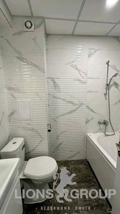 Дава се под наем Тристаен апартамент в Варна, Център - 90 кв.м за 1000 € - Снимка #15